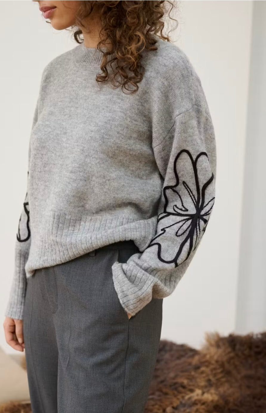 Erin embroidery pullover