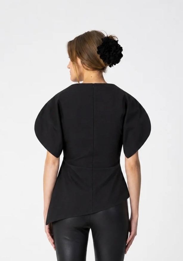 Asymmetrisk top med volymärm